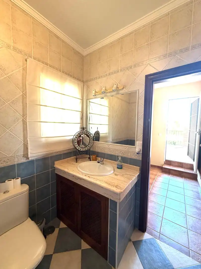 Bany de Casa o xalet en venda en Antequera amb Jardí privat, Terrassa i Traster