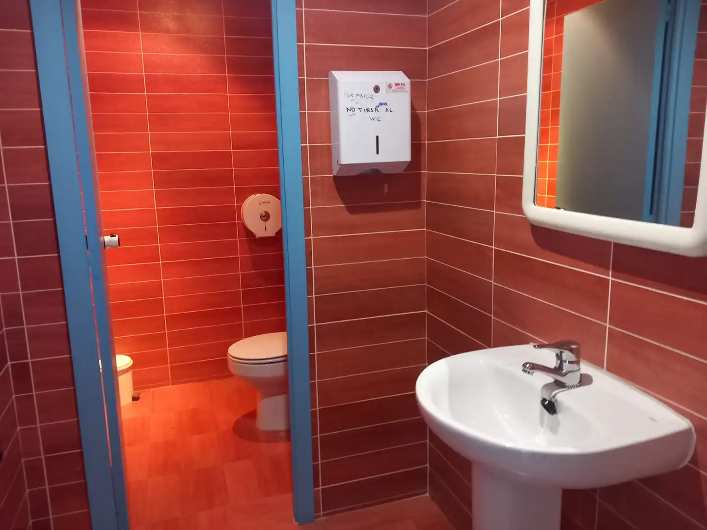 Baño de Local de alquiler en Coslada con Aire acondicionado y Calefacción
