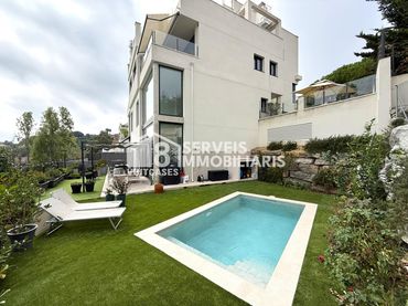 Dúplex con piscina en venta en Rocaferrera