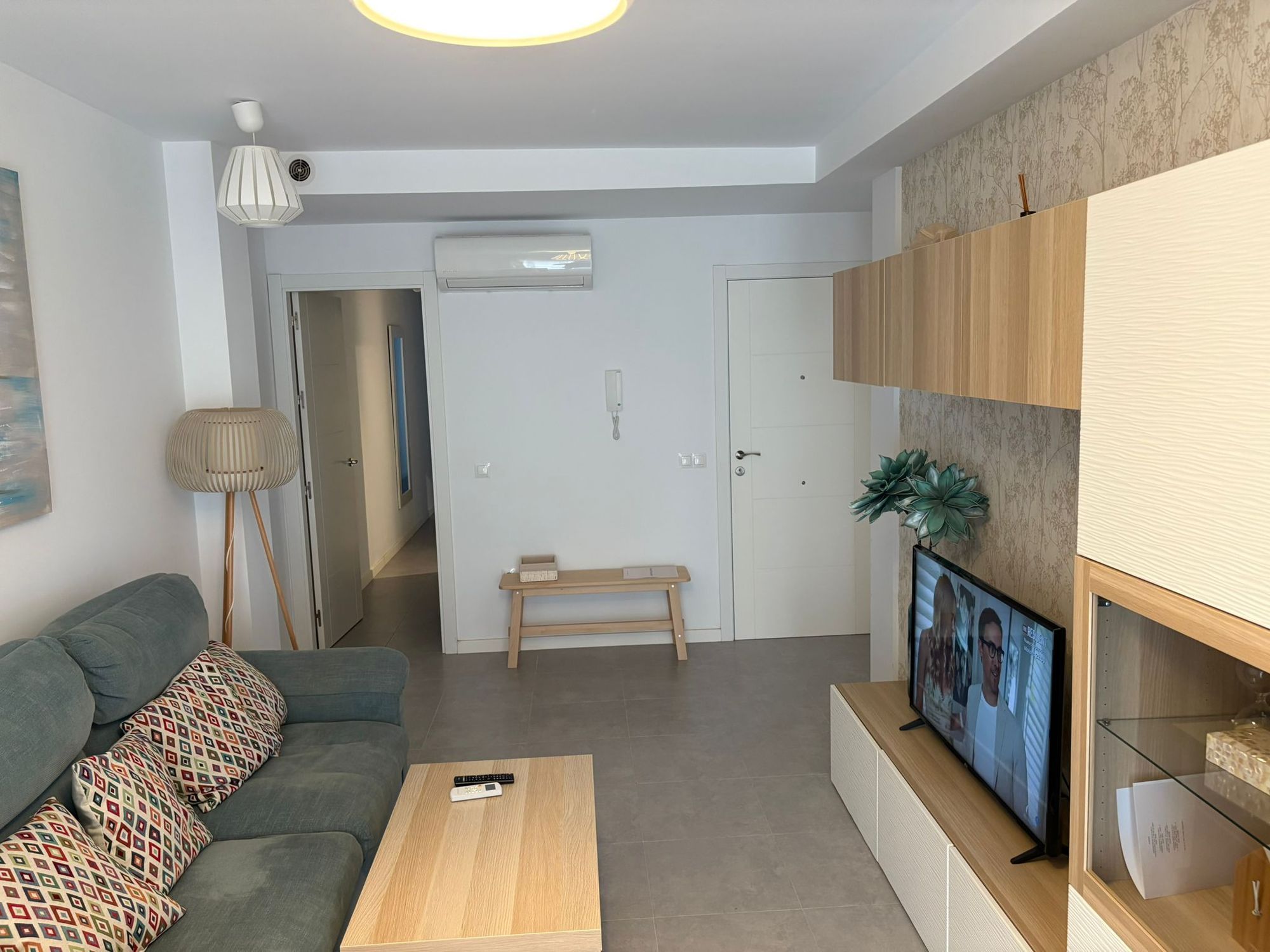 Sala d'estar de Apartament de lloguer en Fuengirola amb Terrassa i Balcó