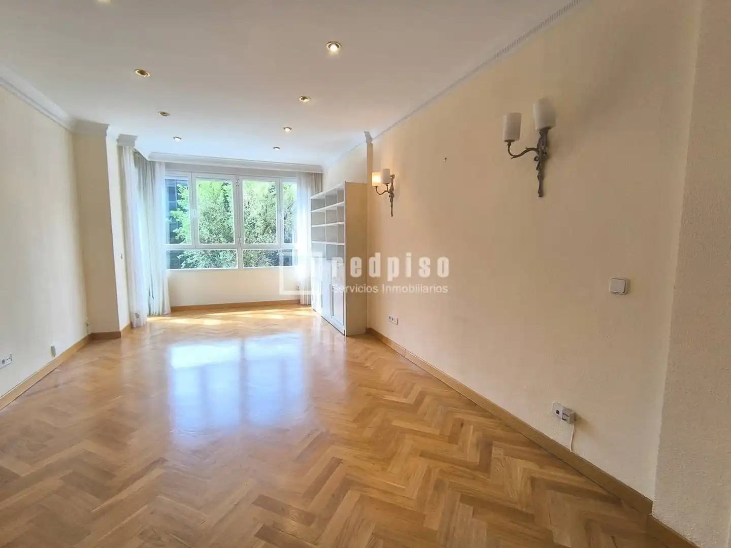 Sala d'estar de Pis de lloguer en  Madrid Capital amb Aire condicionat, Calefacció i Jardí privat