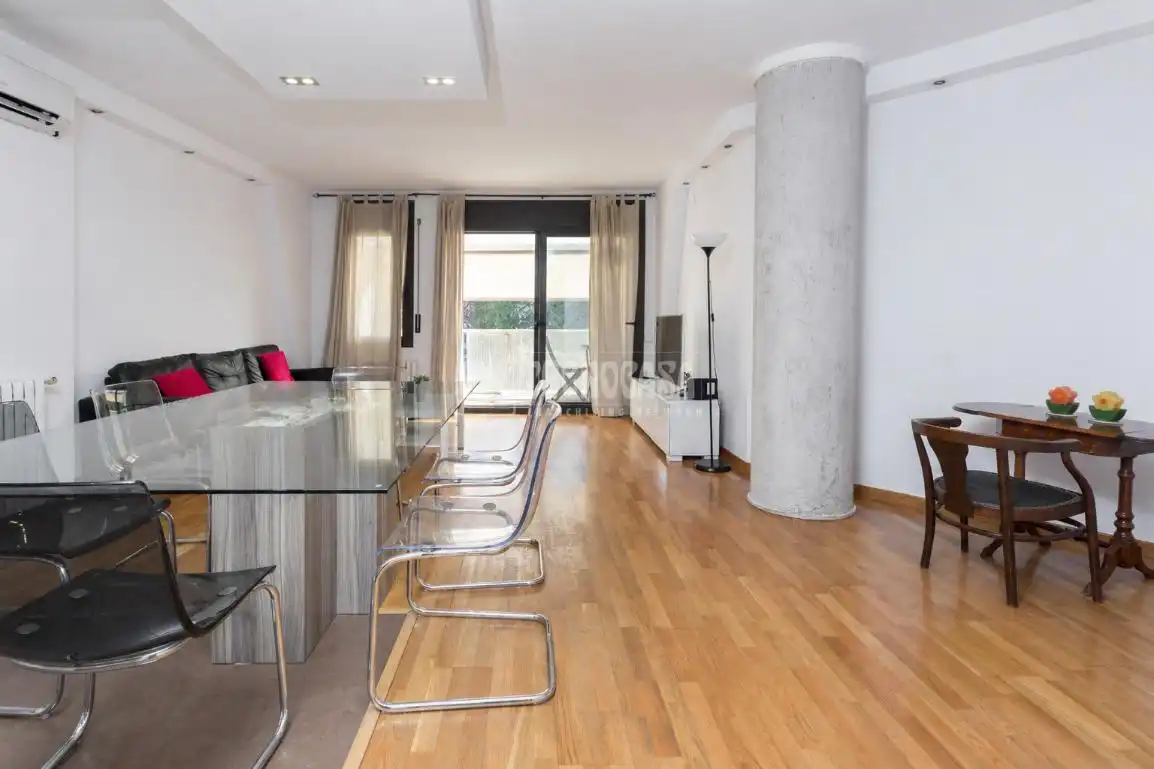 Sala de estar de Piso en venta en Barcelona con Aire acondicionado y Balcón
