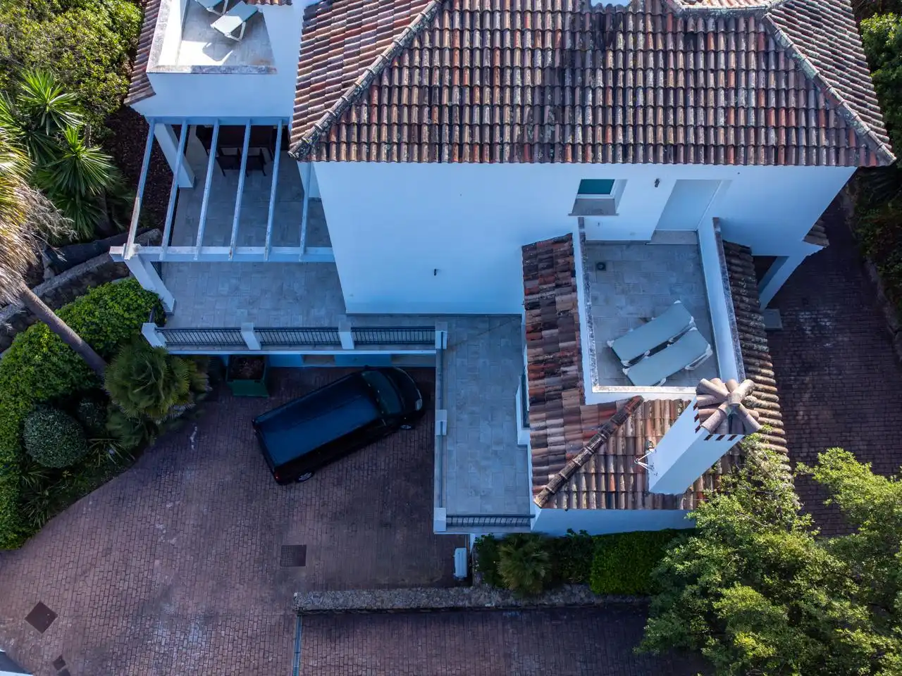 Vista exterior de Casa o xalet en venda en Sotogrande amb Aire condicionat, Jardí privat i Terrassa