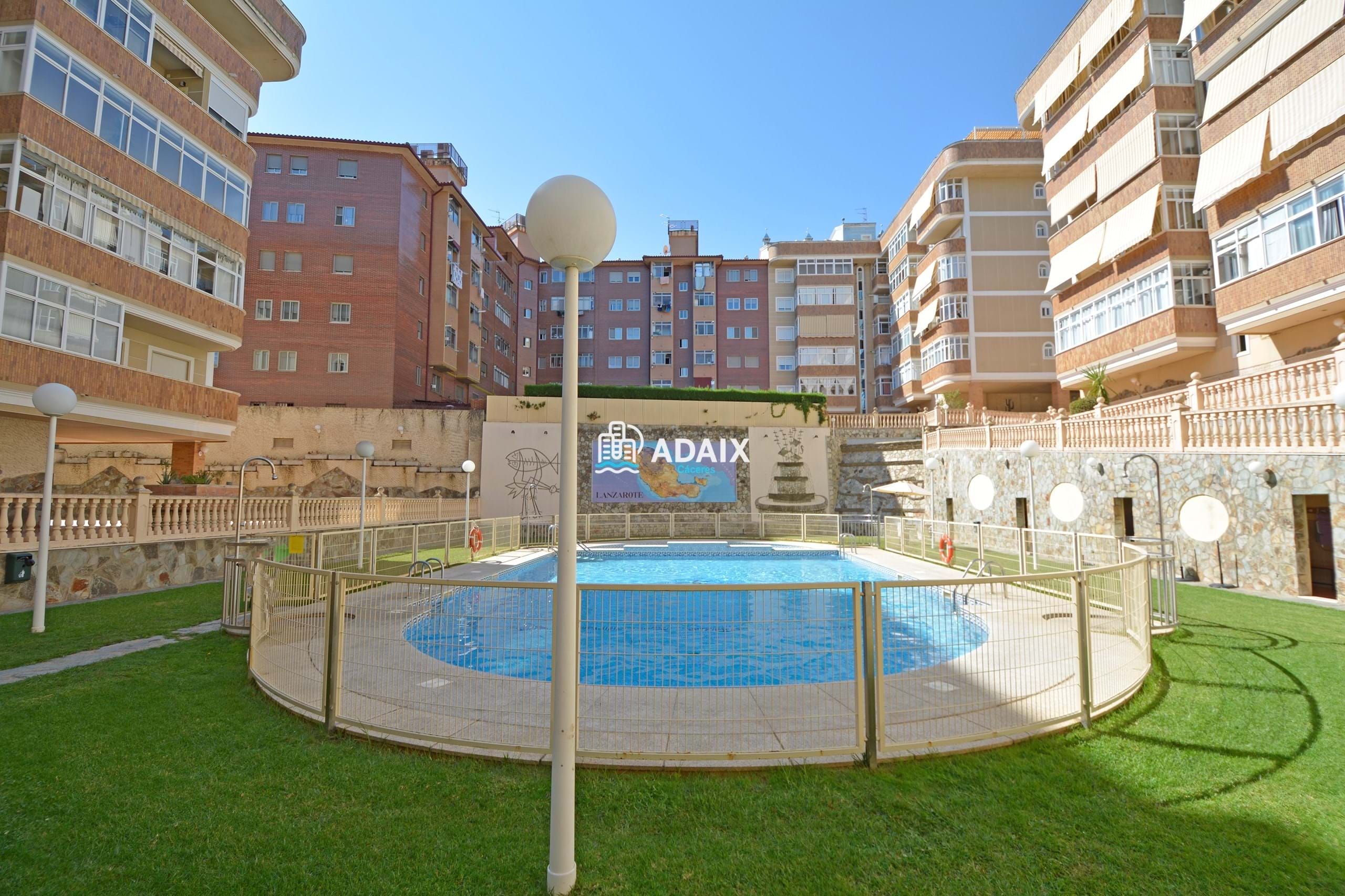 Swimming pool of Flat for sale in Cáceres Capital  with Air Conditioner, Heating and Terrace