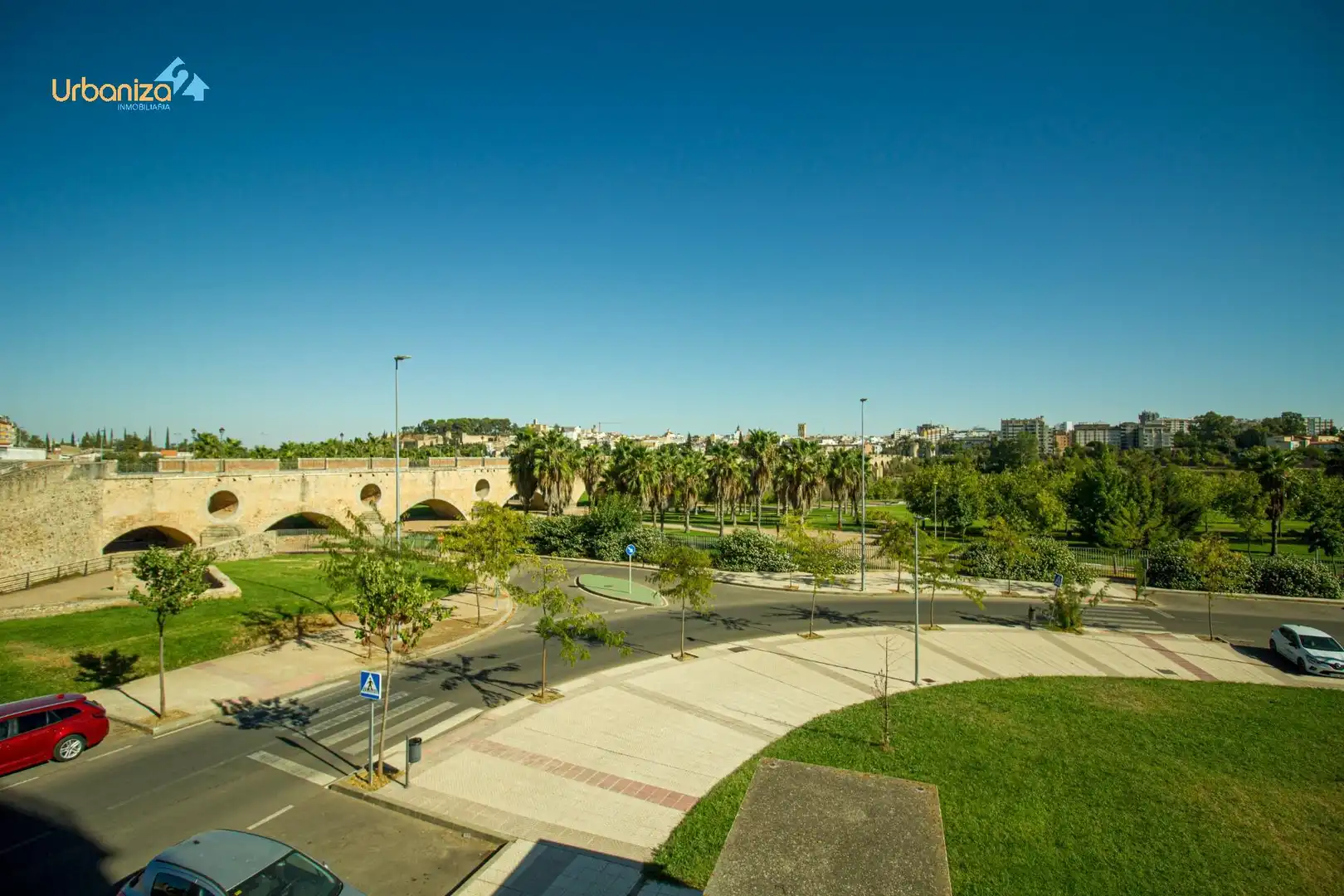 Außenansicht von Wohnung zum Verkauf in Badajoz mit Klimaanlage, Heizung und Privatgarten