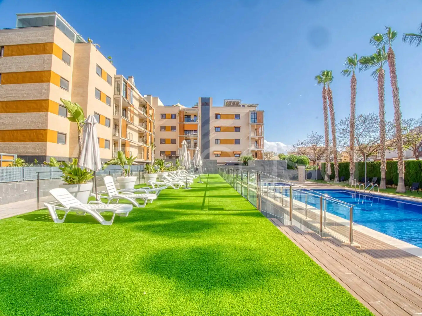 Schwimmbecken von Wohnung zum Verkauf in El Campello mit Klimaanlage, Privatgarten und Parkett