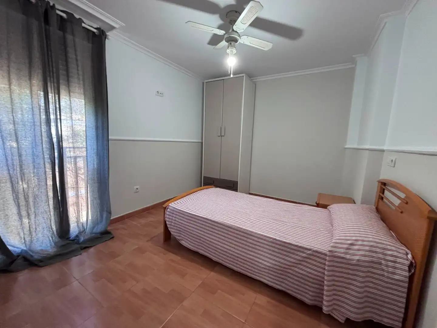 Bedroom of Flat for rent in Burjassot  with Furnished, Oven and Washing machine