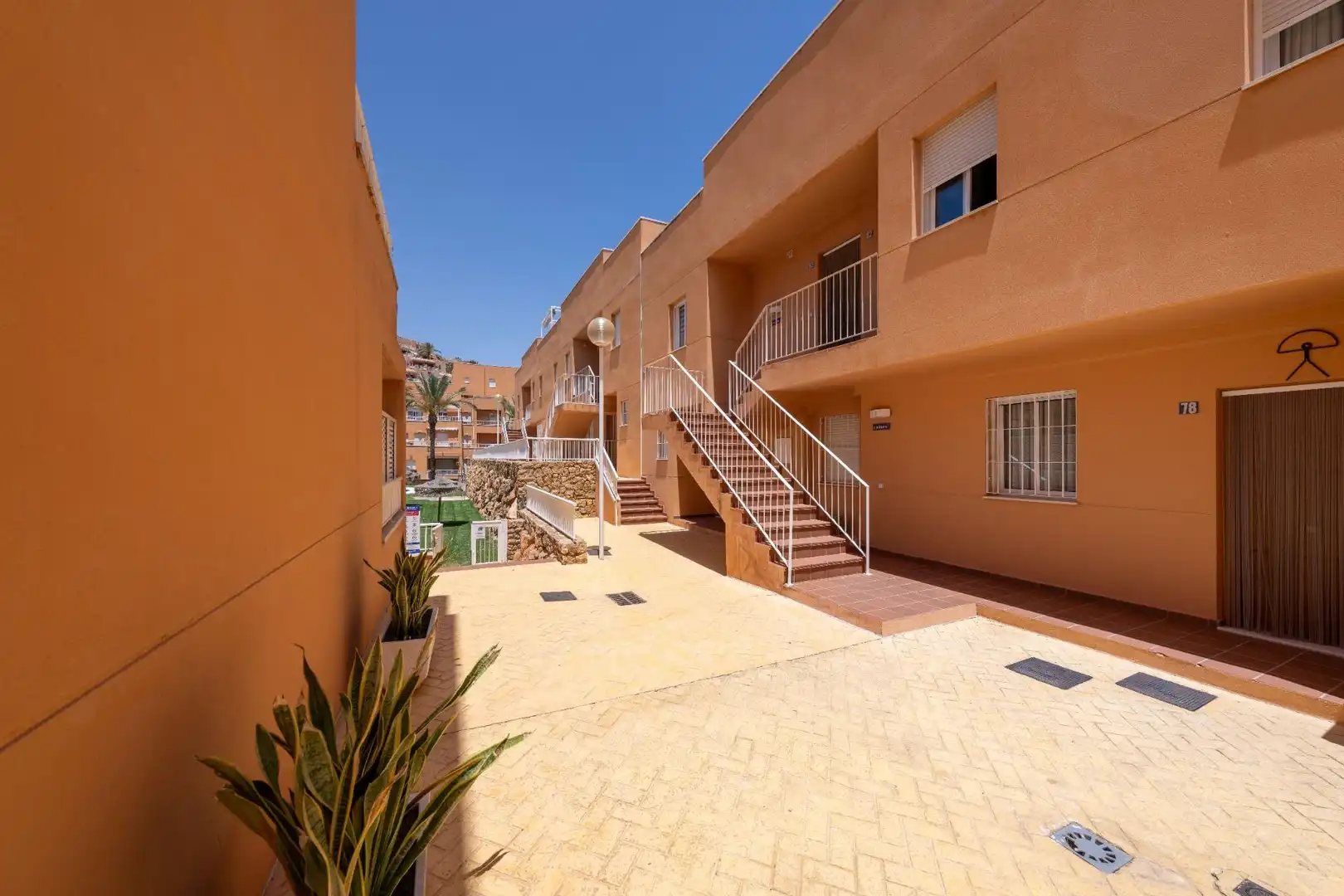 Außenansicht von Maisonette zum Verkauf in Mojácar mit Klimaanlage, Privatgarten und Terrasse