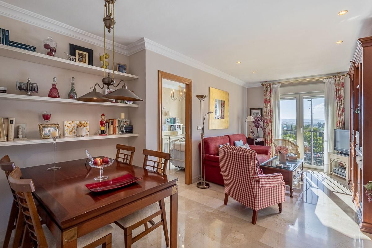Sala de estar de Piso en venta en  Granada Capital con Aire acondicionado, Jardín privado y Piscina comunitaria