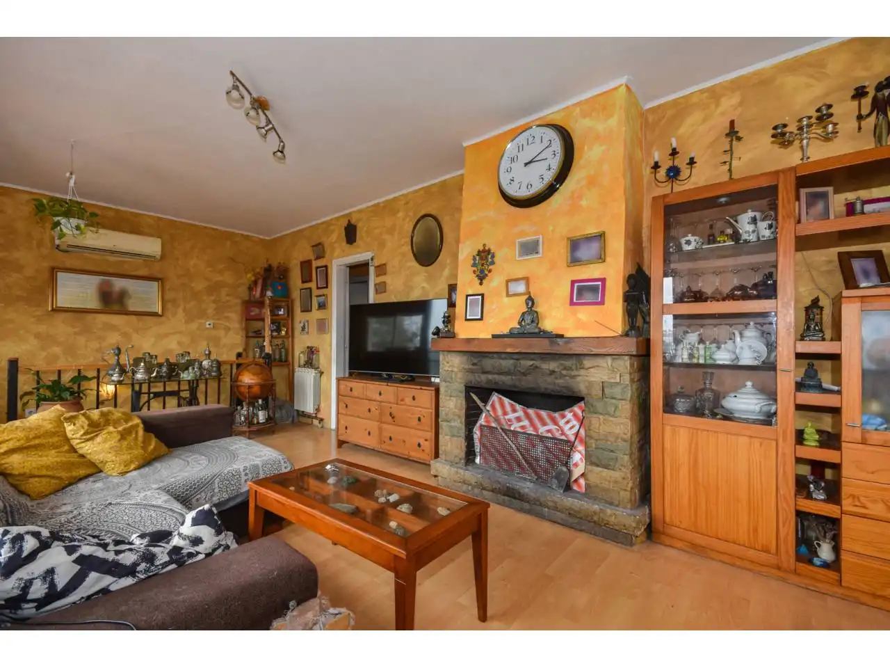 Sala de estar de Casa o chalet en venta en Abrera con Piscina