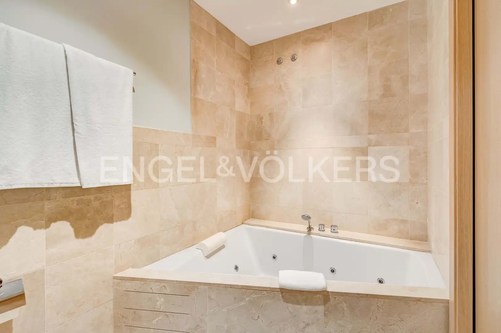 Baño de Piso en venta en Guía de Isora con Aire acondicionado, Terraza y Piscina