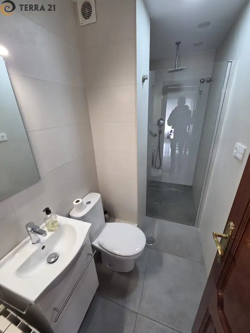 Bathroom of Flat for rent in Jaén  with Air Conditioner and Heating