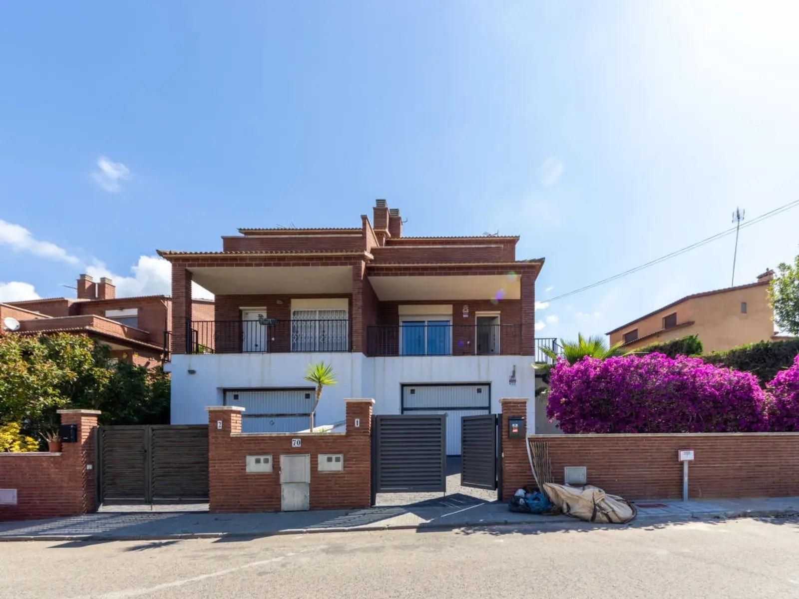 Exterior view of Single-family semi-detached to rent in La Pobla de Montornès    with Heating, Private garden and Terrace