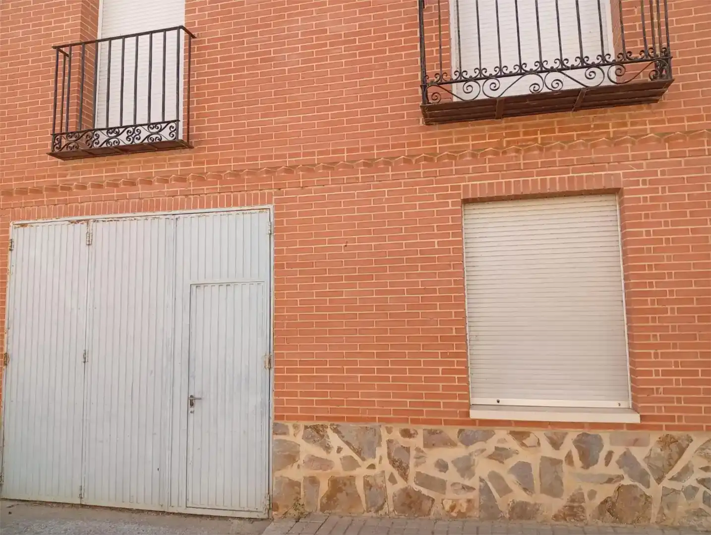 Vista exterior de Casa adosada en venda en Castromocho amb Balcó