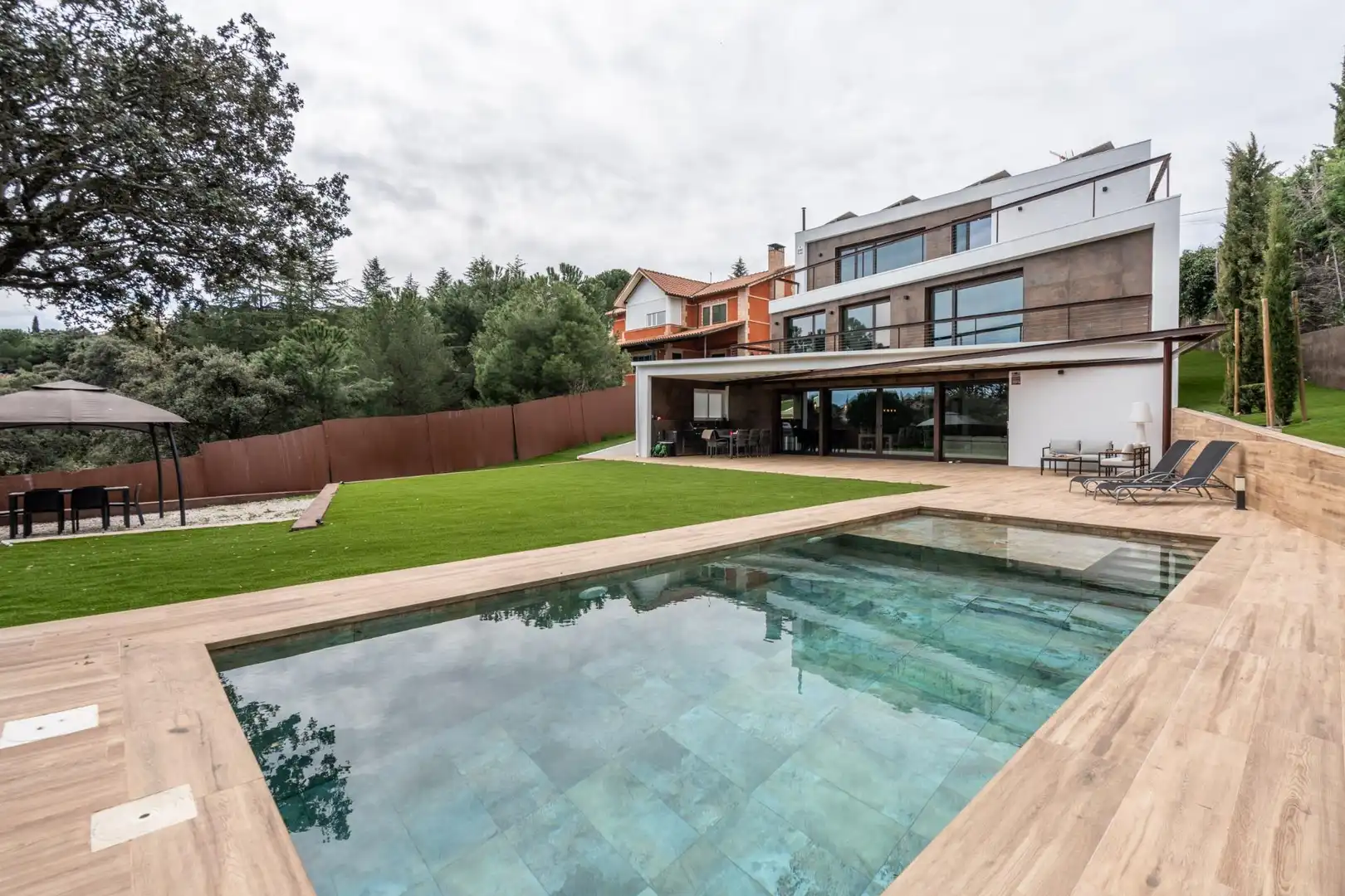 Piscina de Casa o xalet en venda en Torrelodones amb Aire condicionat, Calefacció i Jardí privat
