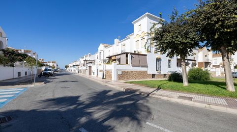 Foto 2 de Casa adosada en venta en Avenida Avenida de Los Geranios, 10, Calahonda - Carchuna, Motril