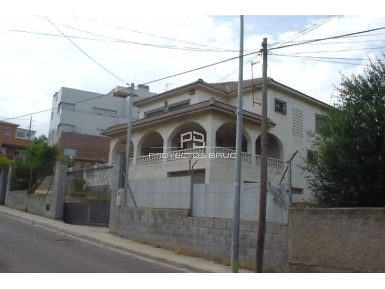 Exterior view of Houses for sale in Sant Vicenç Dels Horts