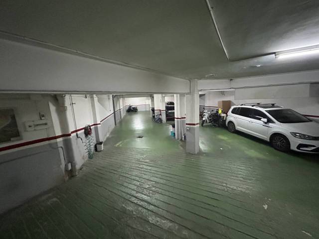 Garaje en Venta en Calle alt de gironella en Les Tres Torres