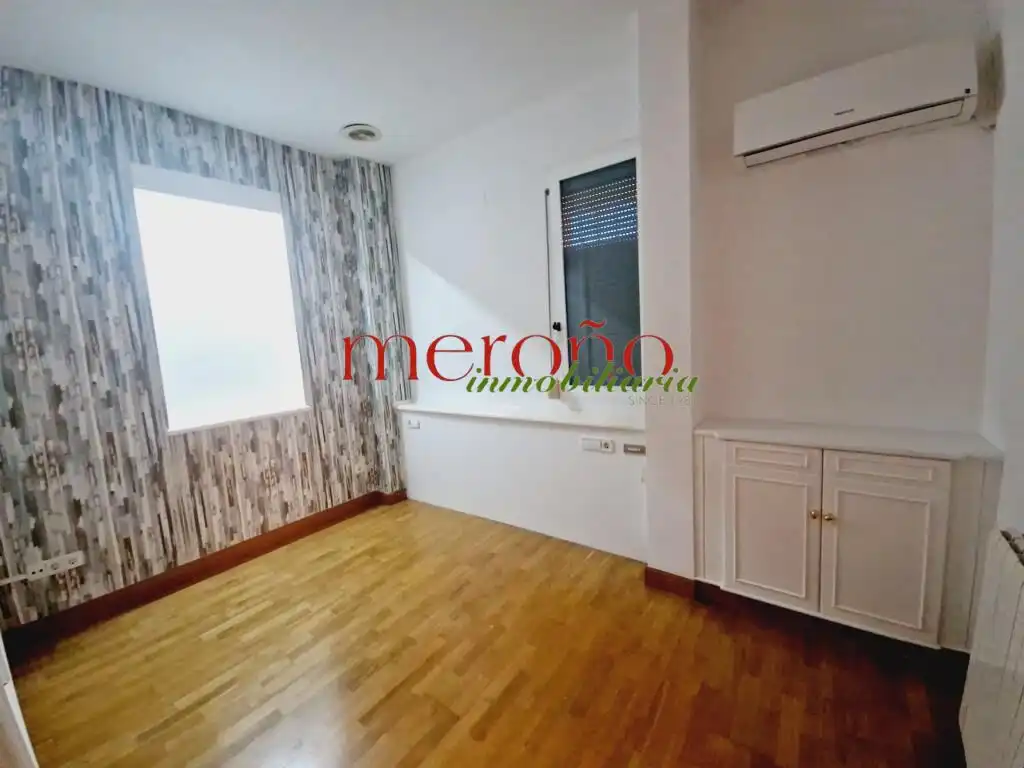 Dormitori de Planta baixa en venda en Elche / Elx amb Jardí privat, Parquet i Terrassa