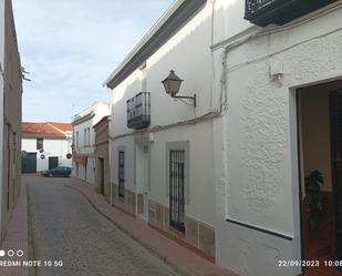 Vista exterior de Casa o xalet en venda en Bienvenida amb Aire condicionat, Terrassa i Moblat