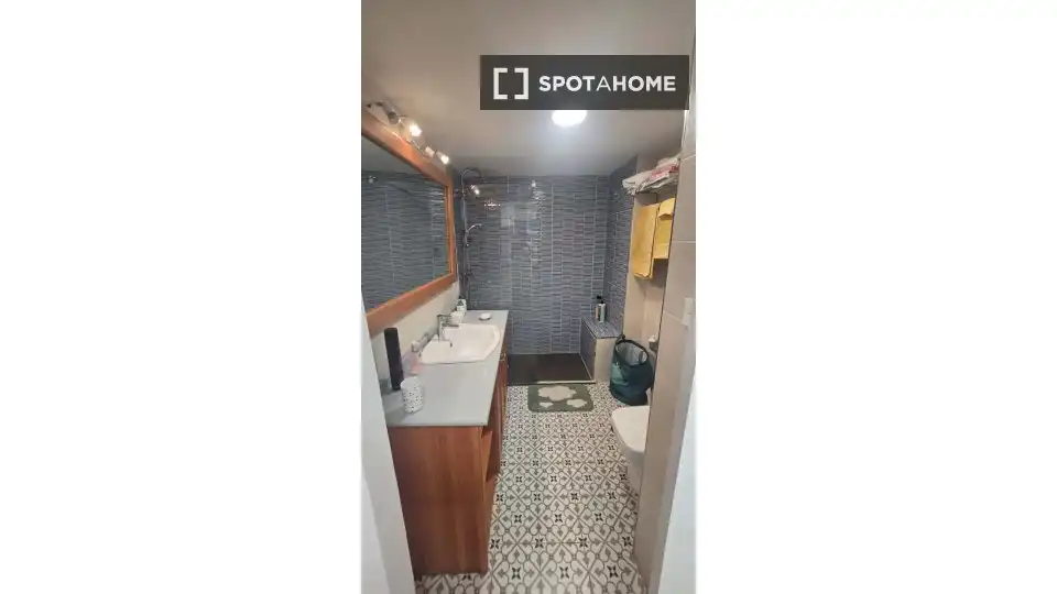 Badezimmer von Wohnung zur untervermieten in Málaga mit Klimaanlage, Terrasse und Möbliert