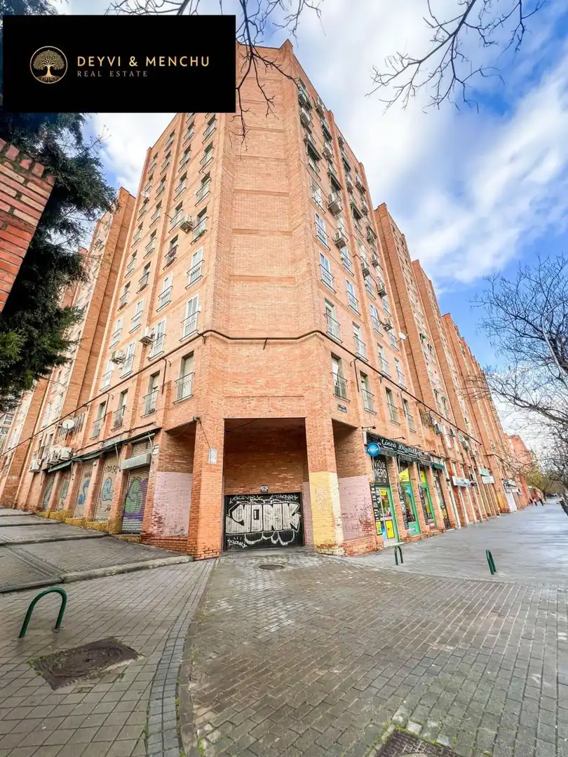 Exterior view of Garage for sale in Madrid