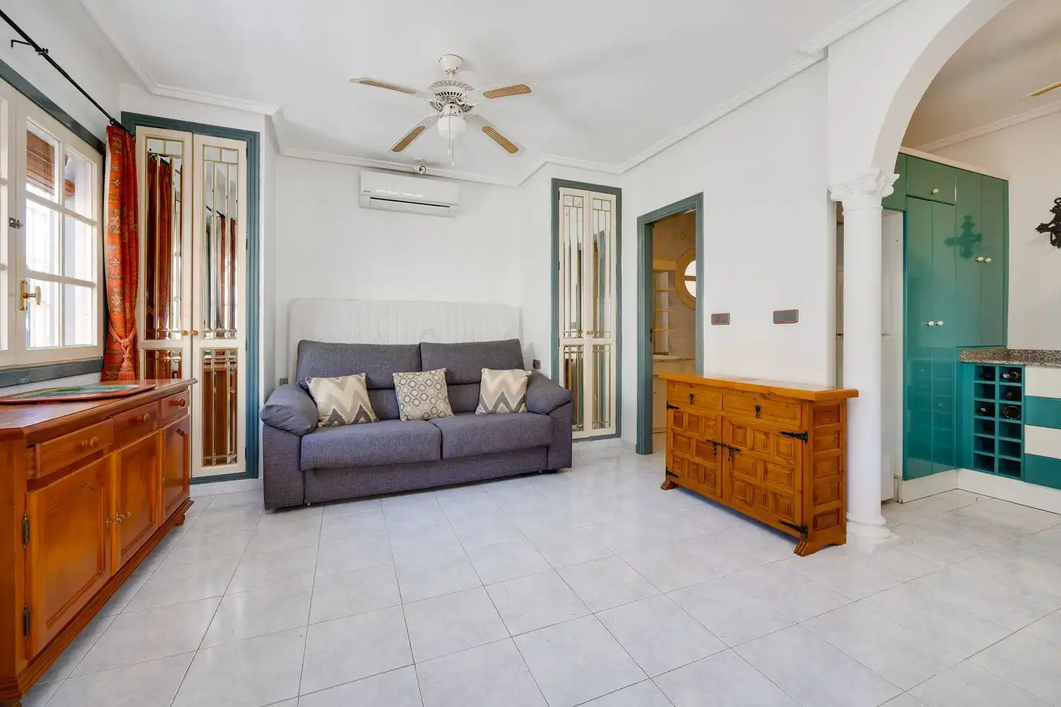 Sala d'estar de Estudi en venda en Torrevieja amb Aire condicionat, Terrassa i Traster