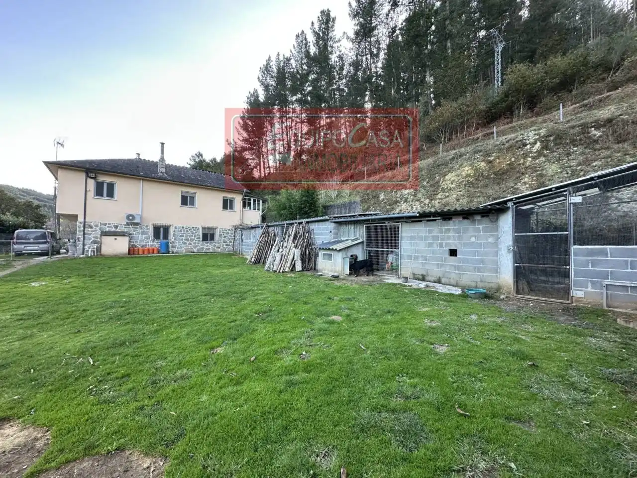Casa o xalet en venda en Ribeira de Piquín amb Calefacció, Jardí privat i Moblat