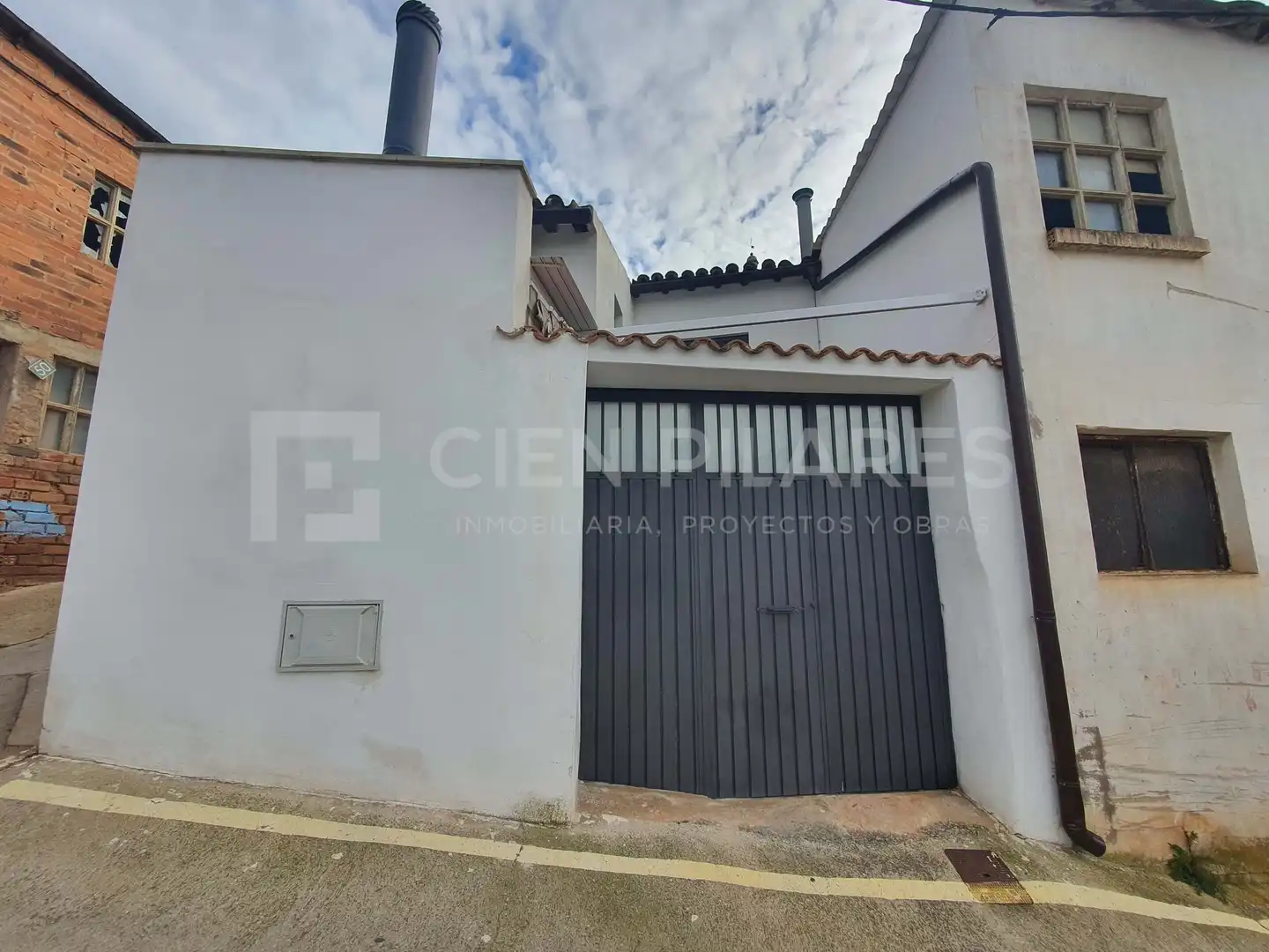 Exterior view of Study for sale in Arnedo  with Air Conditioner, Heating and Furnished