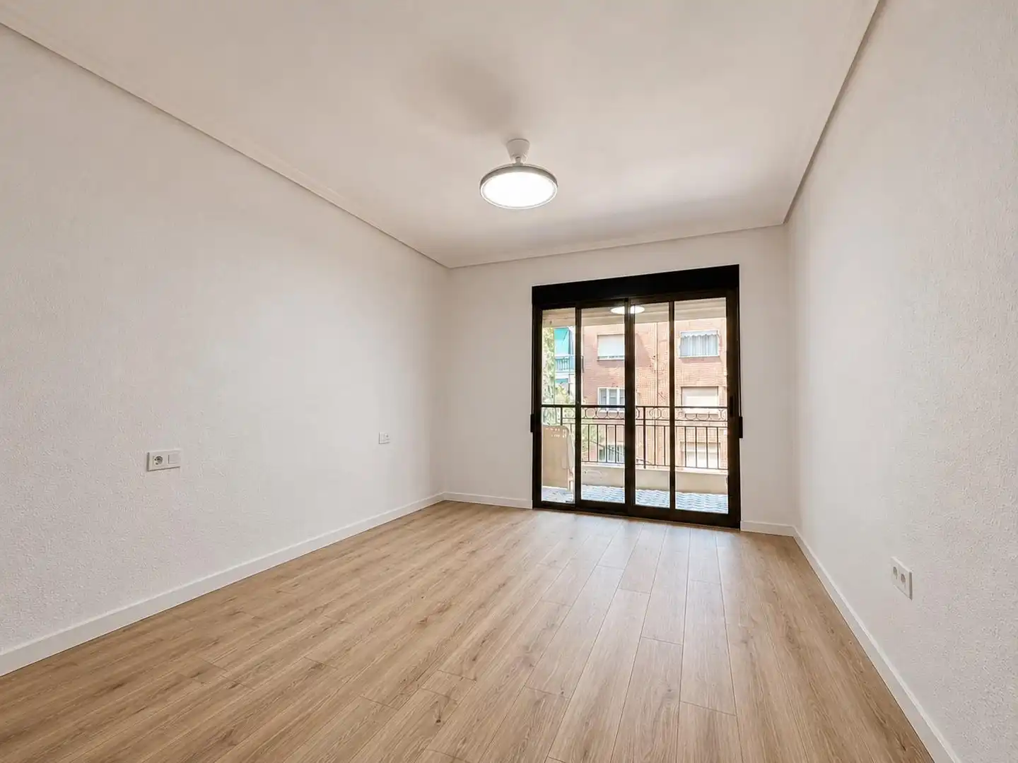 Bedroom of Flat for rent in Valencia  with Air Conditioner, Heating and Balcony