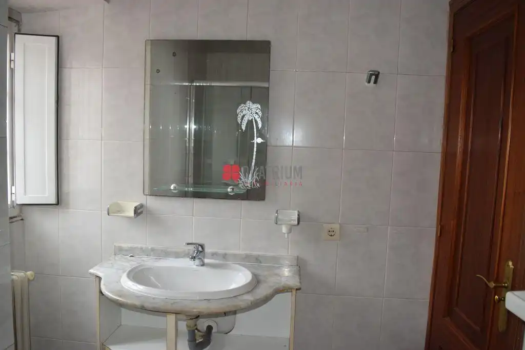 Bany de Casa o xalet en venda en Teo amb Jardí privat