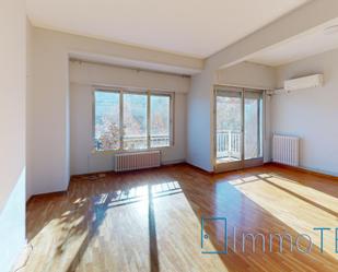 Living room of Flat for sale in Sabadell  with Air Conditioner, Heating and Parquet flooring