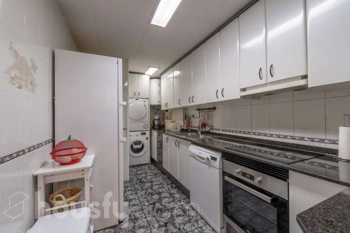 Kitchen of Flat for sale in Vilanova i la Geltrú  with Air Conditioner and Balcony