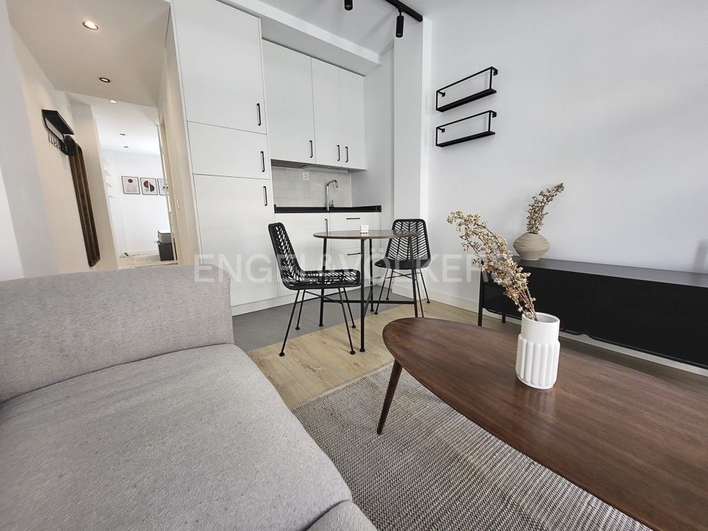 Sala d'estar de Apartament de lloguer en  Madrid Capital amb Aire condicionat, Calefacció i Jardí privat