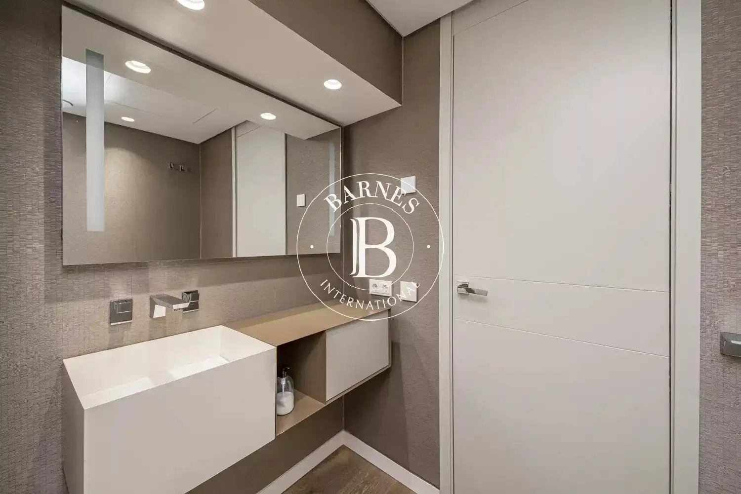 Bathroom of Flat for rent in Madrid  with Air Conditioner, Heating and Swimming Pool