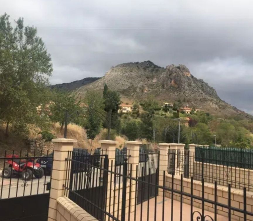 Vista exterior de Casa o xalet en venda en Poza de la Sal amb Calefacció, Jardí privat i Terrassa