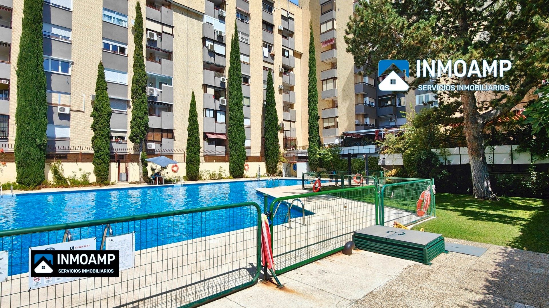 Swimming pool of Flat for sale in  Madrid Capital  with Air Conditioner, Heating and Private garden