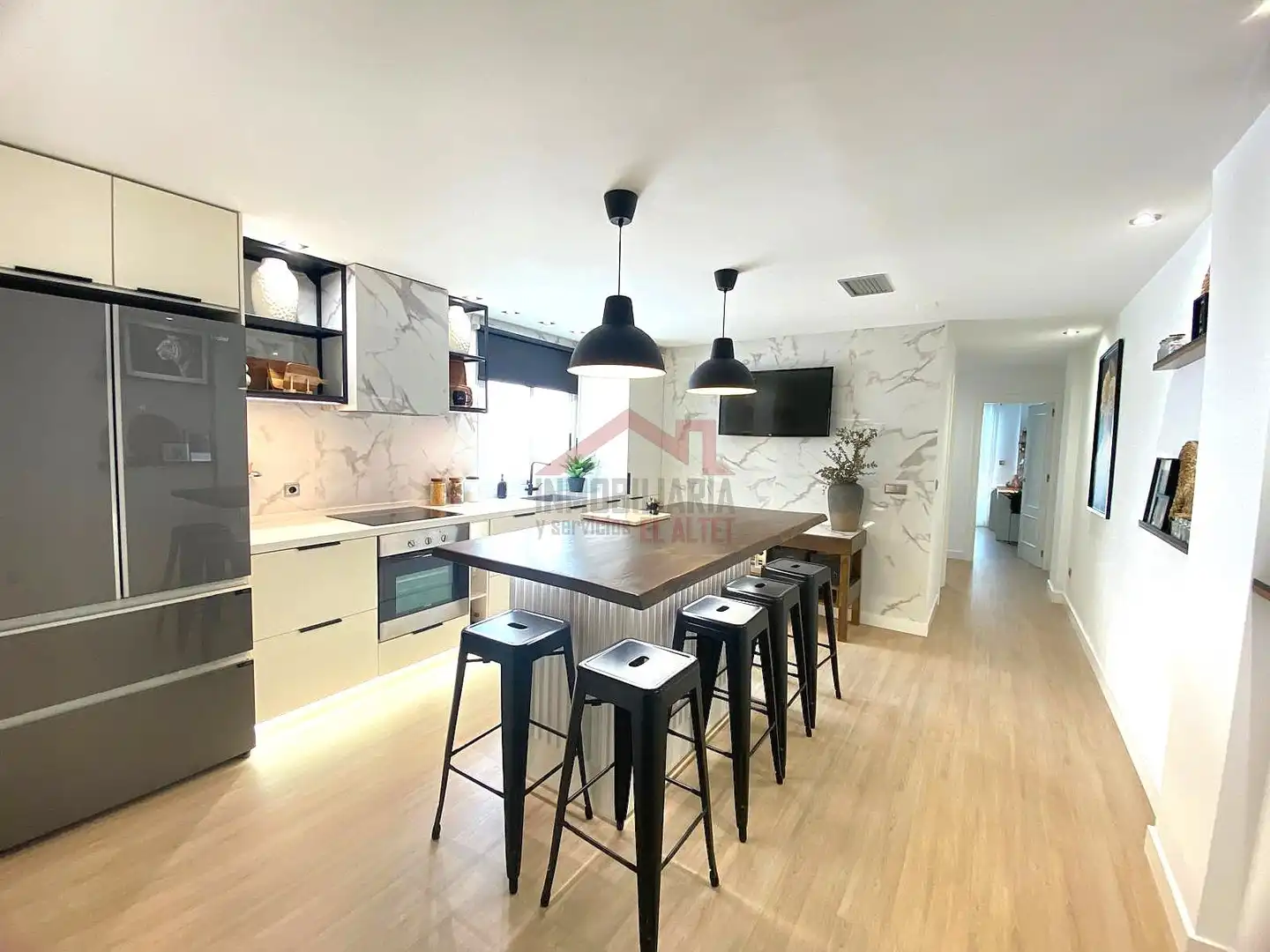 Küche von Wohnung zum Verkauf in Elche / Elx mit Klimaanlage, Heizung und Ofen