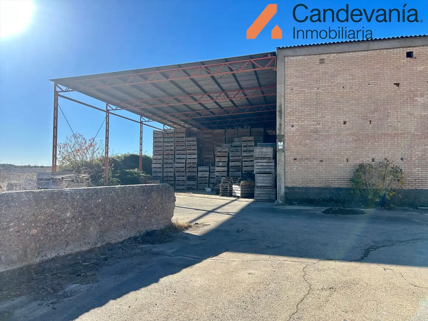 Vista exterior de Nave industrial en venta en Zuera