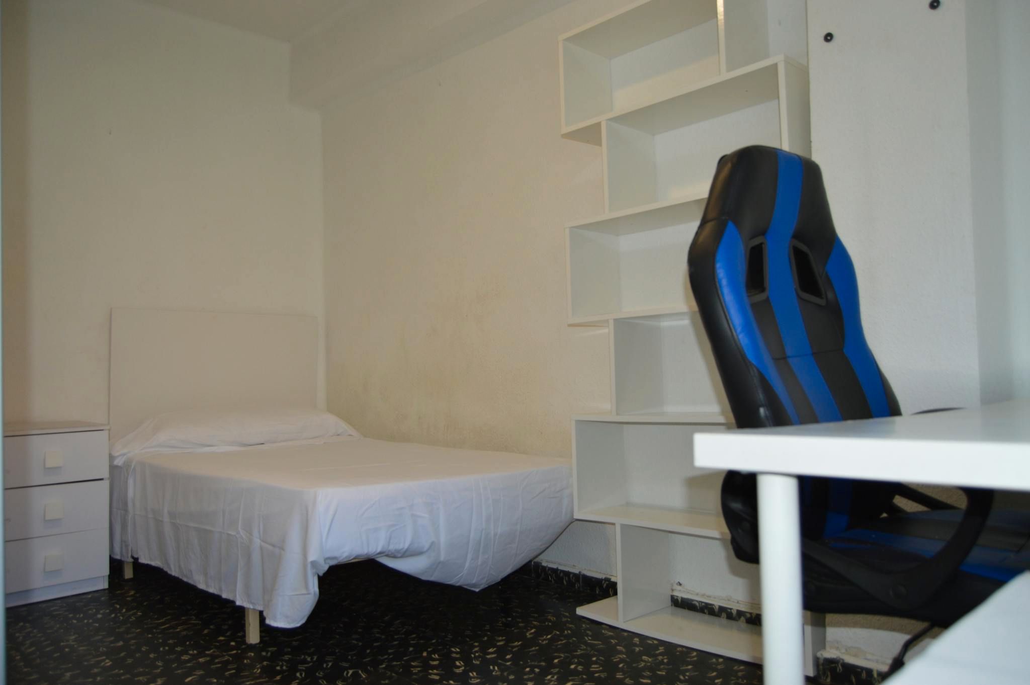 Bedroom of Flat to share in  Valencia Capital  with Air Conditioner, Heating and Furnished