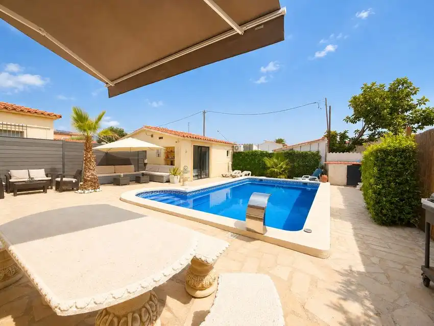 Piscina de Casa o xalet en venda en Mont-roig del Camp amb Traster i Piscina