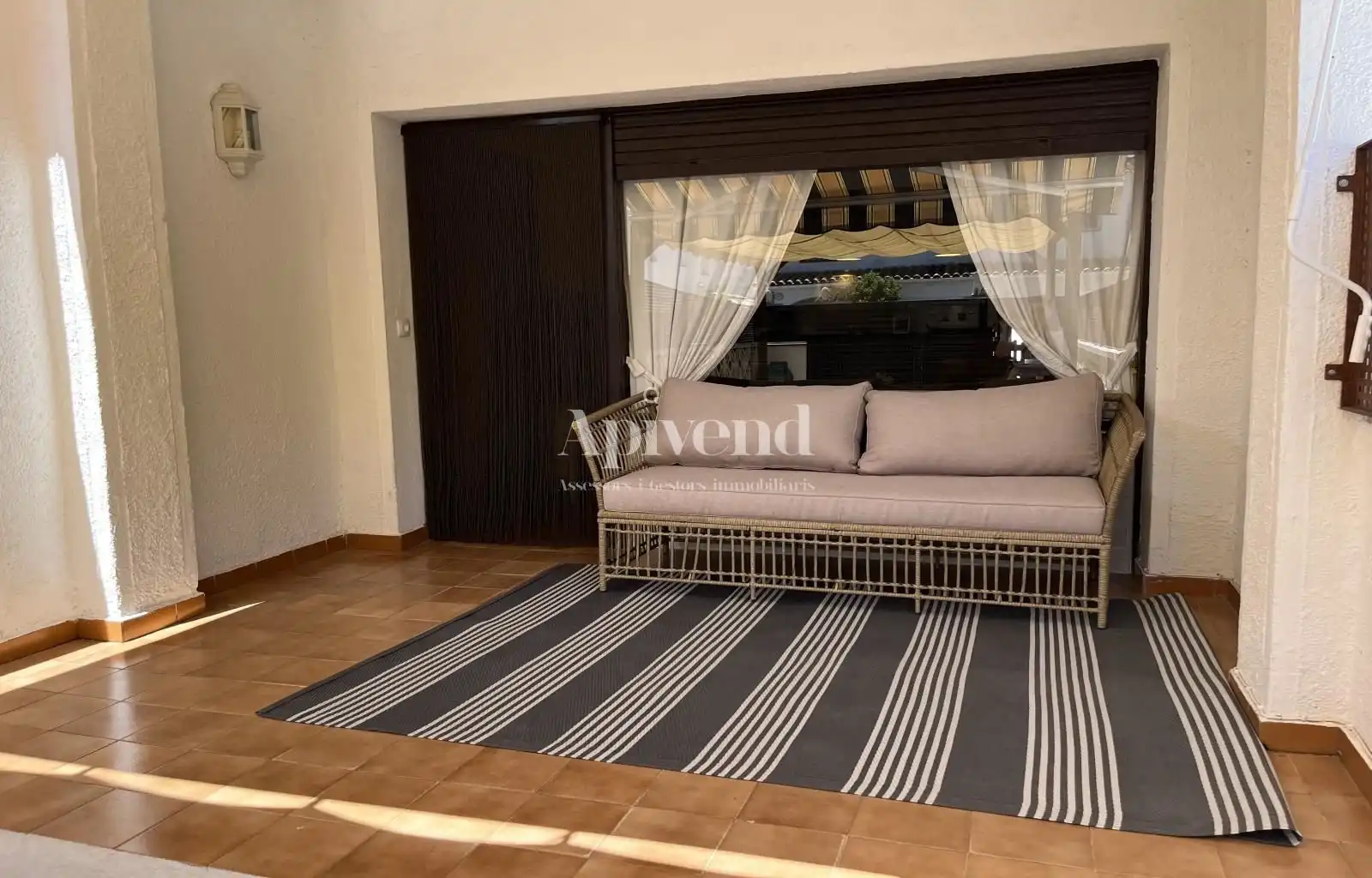 Sala d'estar de Casa adosada en venda en Garrigàs amb Terrassa i Moblat