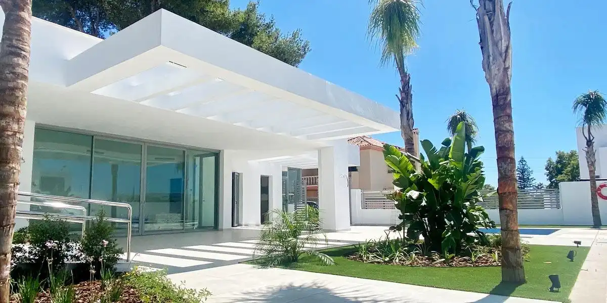 Vista exterior de Casa adosada en venta en Marbella con Aire acondicionado, Calefacción y Jardín privado