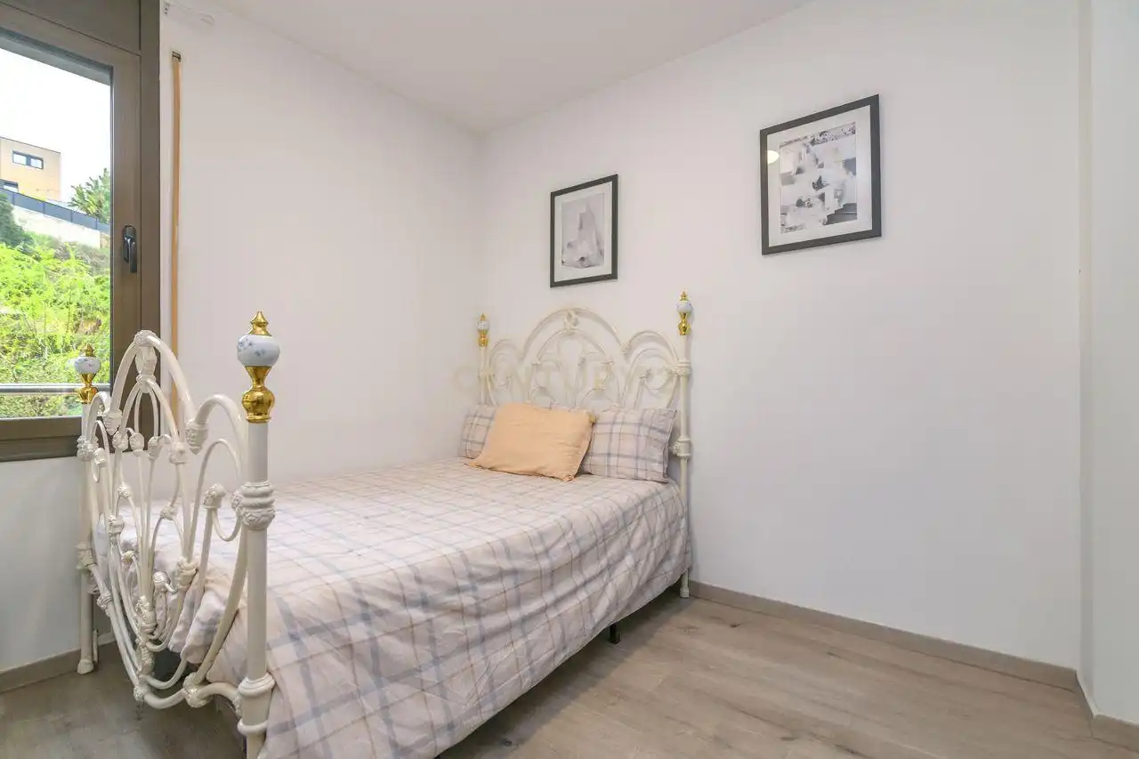 Habitación de Apartamento en venta en Molins de Rei con Aire acondicionado, Trastero y Balcón