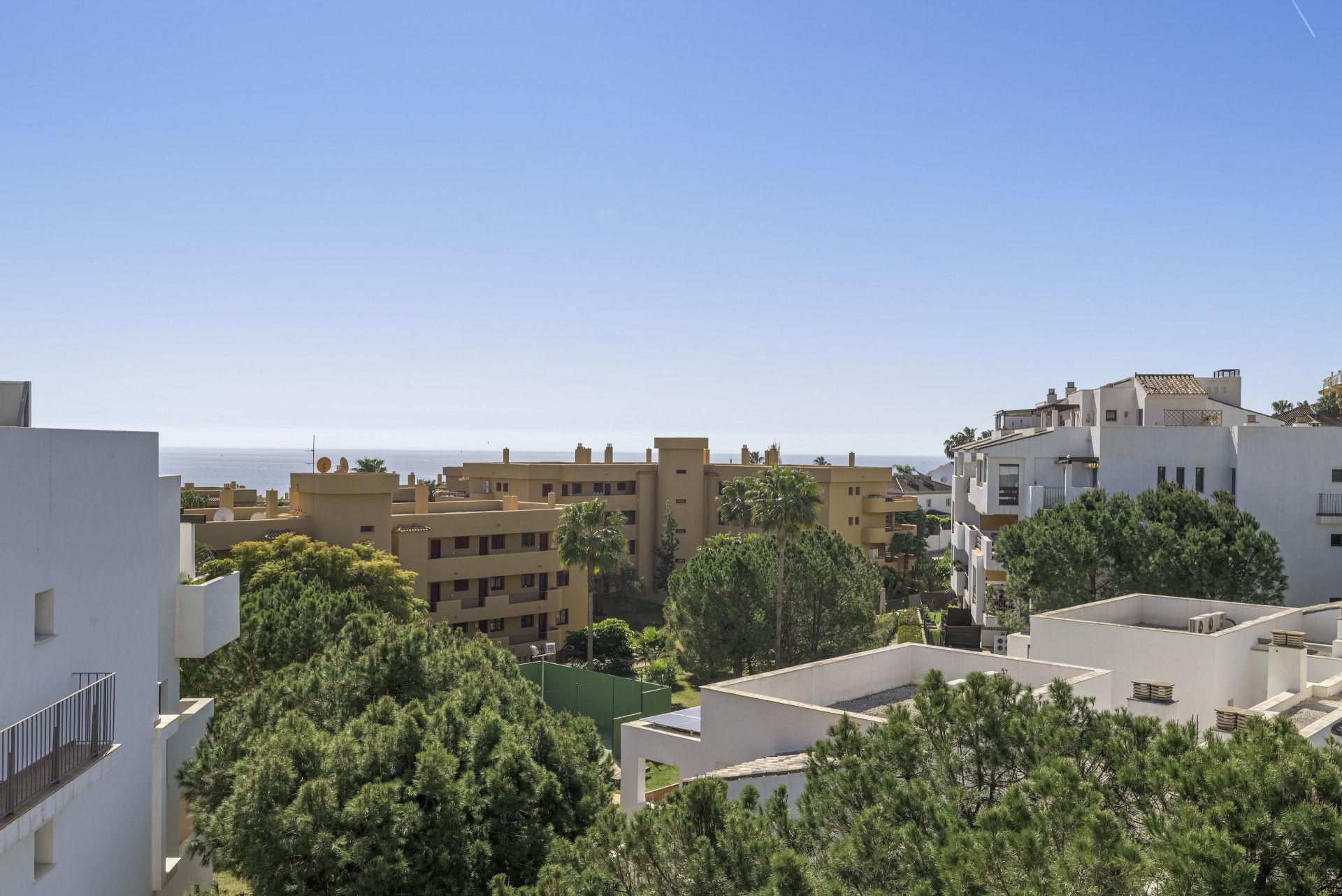 Vista exterior de Apartament en venda en Mijas amb Aire condicionat, Terrassa i Piscina