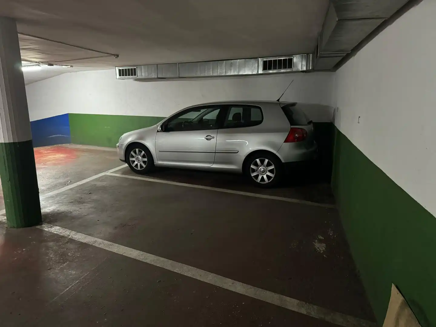 Aparcament de Garatge en venda en Cornellà de Llobregat