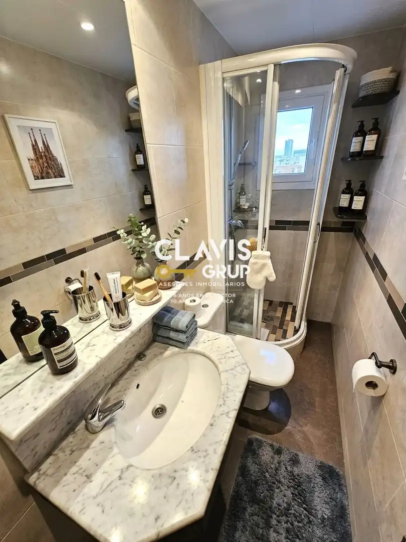 Baño de Ático en venta en Barcelona con Aire acondicionado y Horno