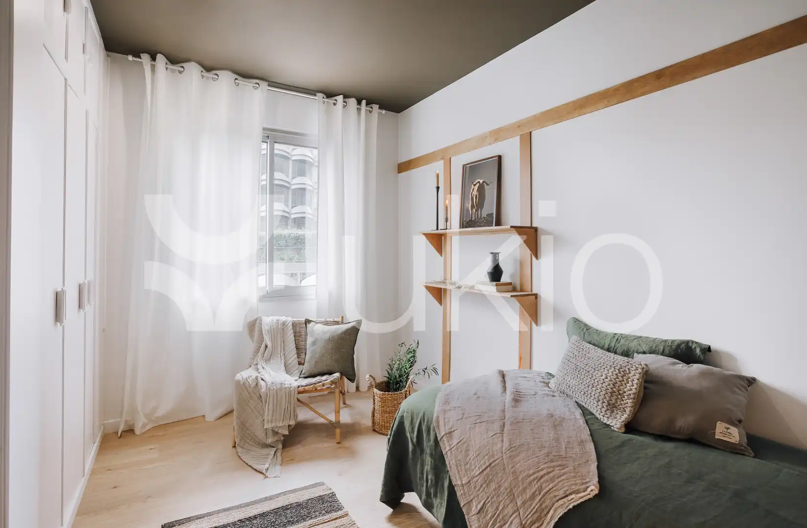 Dormitori de Apartament de lloguer en Barcelona amb Aire condicionat, Calefacció i Moblat