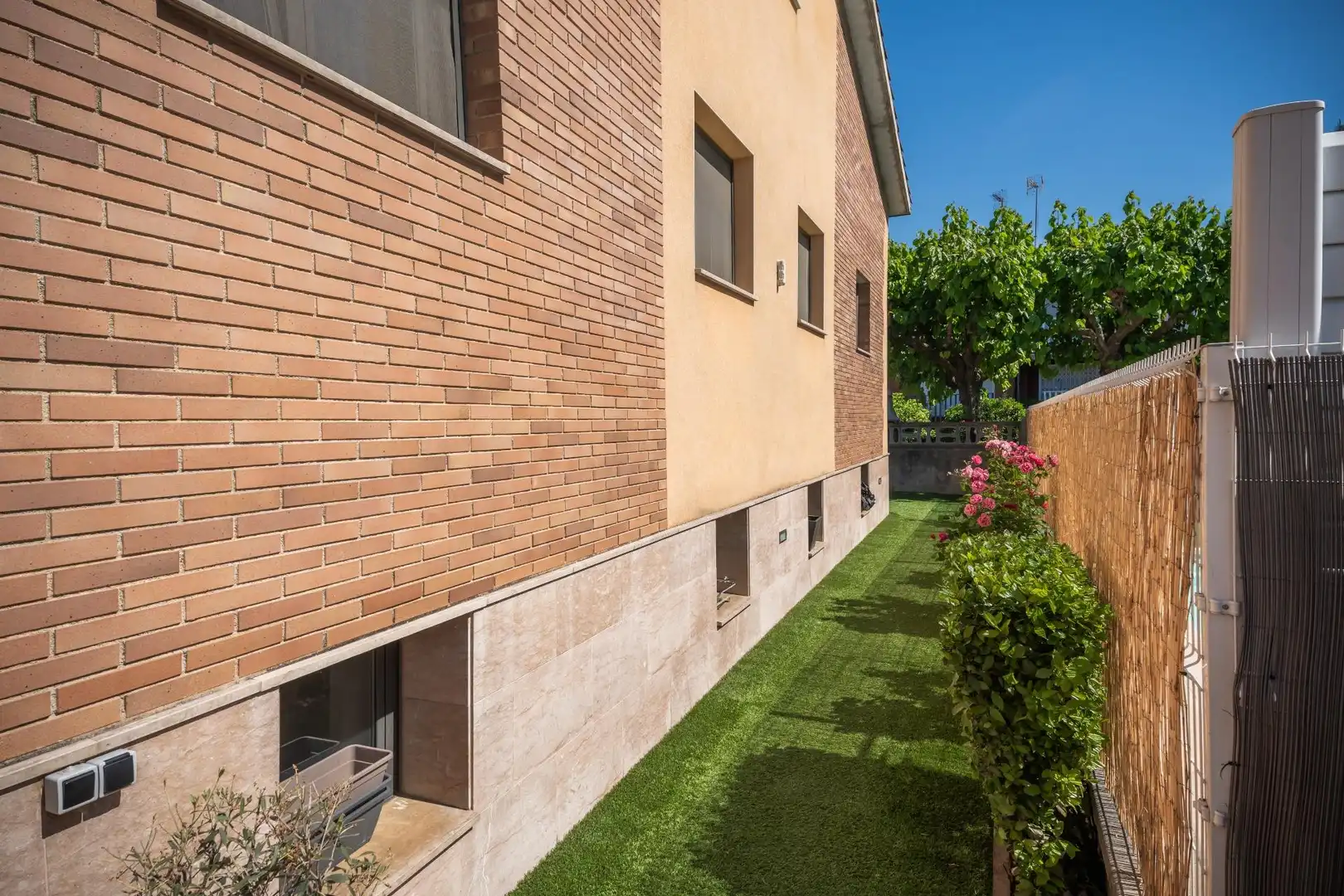 Vista exterior de Casa o chalet en venta en Montmeló con Calefacción, Terraza y Jacuzzi