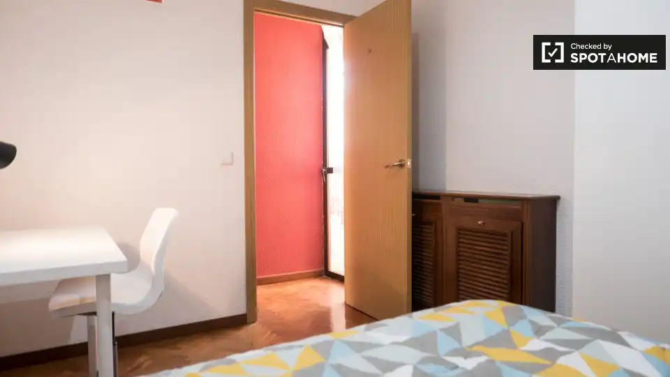 Bedroom of Flat for share in Alcalá de Henares  with Air Conditioner, Heating and Terrace